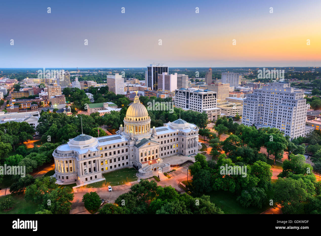 Jackson, Mississippi, USA Stadtbild in der Abenddämmerung. Stockfoto