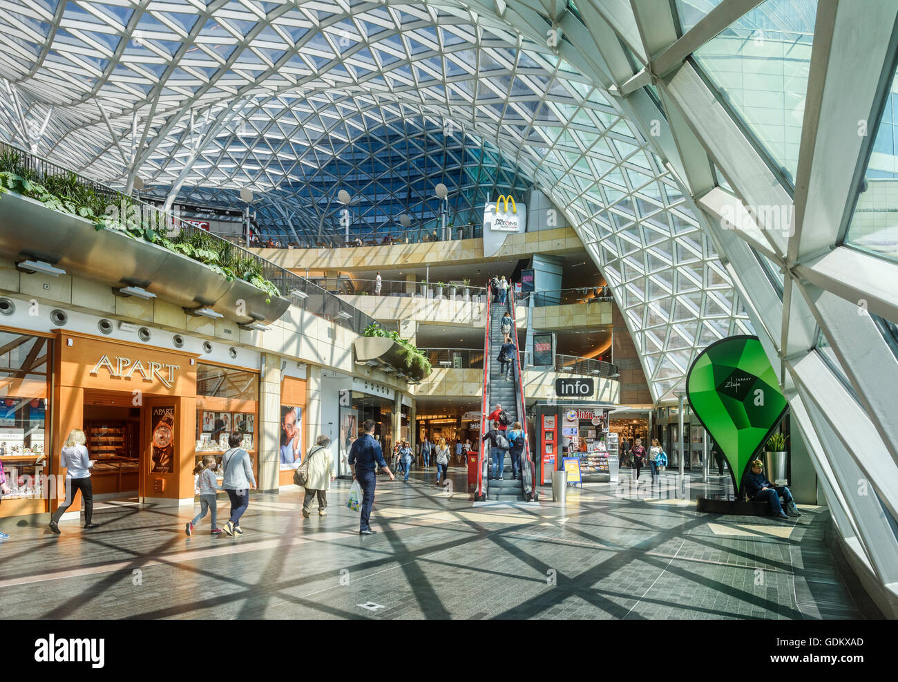 Złote Tarasy ein modernes Einkaufszentrum in Warschau. Stockfoto