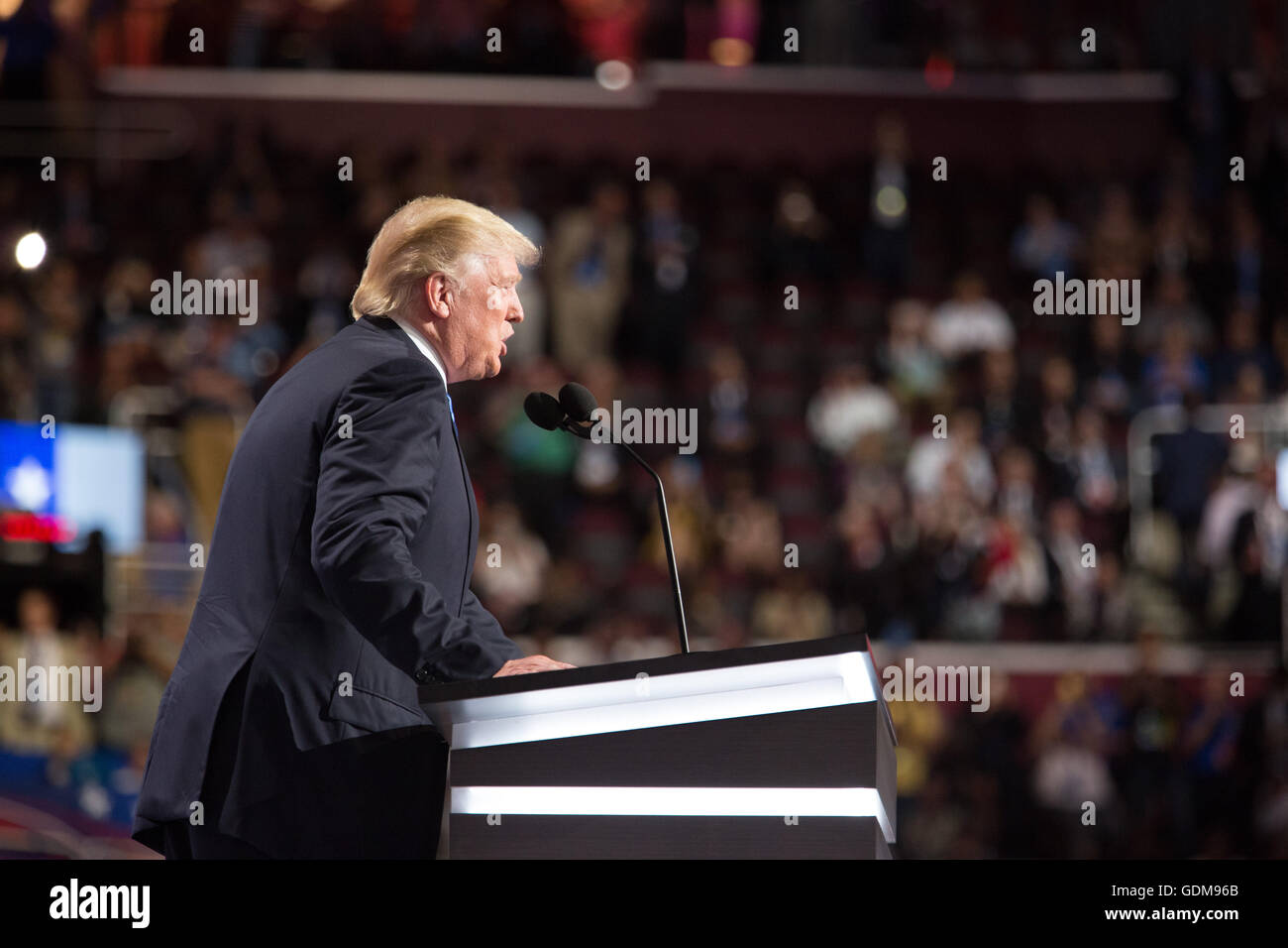 Cleveland, Ohio, USA. 18. Juli 2016. Trump führt seine Frau Melania. Premiere auf der Republican National Convention. Bildnachweis: Philip Scalia/Alamy Live-Nachrichten Stockfoto