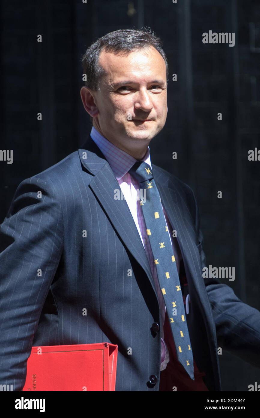 Downing Street, London, 19. Juli 2016. Welsh Sekretär Alun Cairns verlässt das erste volle Kabinett treffen seit dem Amtsantritt von Premierminister Theresa May. Bildnachweis: Paul Davey/Alamy Live-Nachrichten Stockfoto