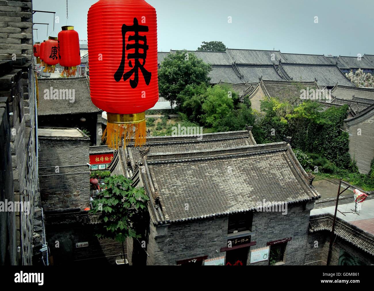 Zhengzhou. 16. Juli 2016. Foto aufgenommen am 16. Juli 2016 zeigt alte Gebäude in Kangdian Stadt Gongyi Stadt, Zentral-China Henan Provinz. © Li ein/Xinhua/Alamy Live-Nachrichten Stockfoto