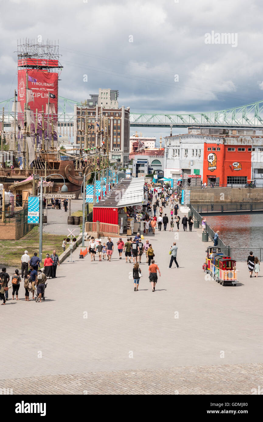 Sommer-Attraktionen und Geschäfte am alten Hafen von Montreal, Kanada, 2016 Stockfoto