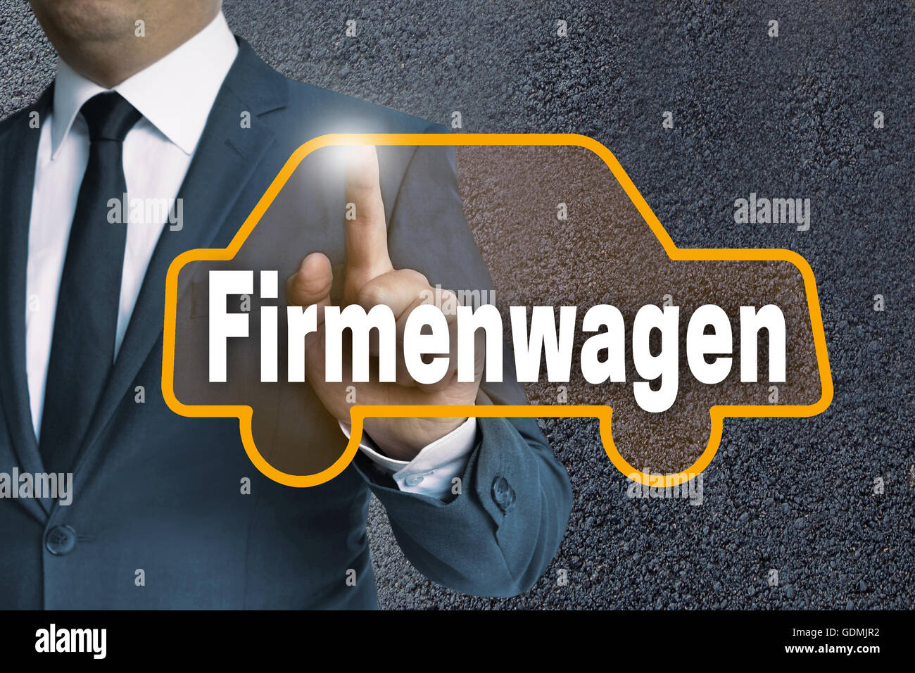 Firmenwagen (im deutschen Firmenwagen) Auto Touchscreen gesteuert Geschäftsmann Konzept. Stockfoto