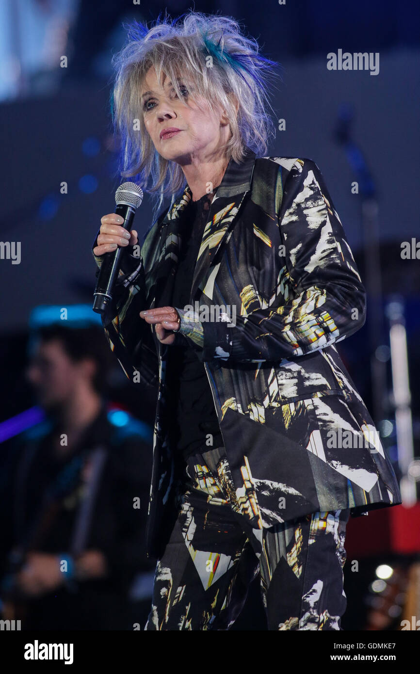 Diane Dufresne führt bei der St-Jean-Show auf der Plains Of Abraham in Québec (Stadt) während der Fête Nationale du Québec, Donnerstag, 23. Juni 2016. Stockfoto