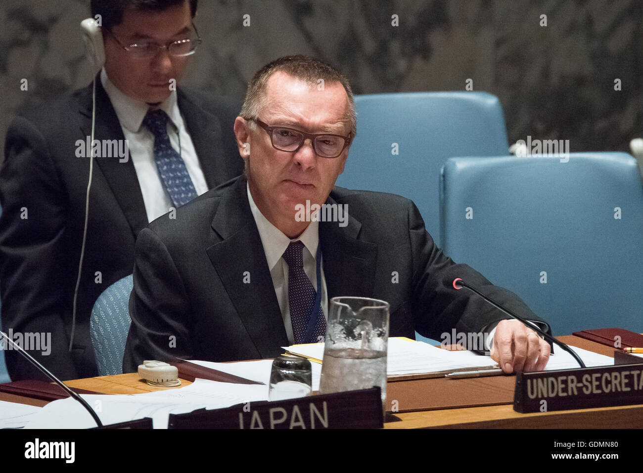 UN-Untergeneralsekretär für politische Angelegenheiten Jeffrey Feltman befasst sich den Rat. Der Sicherheitsrat der Vereinten Nationen statt ein Briefing über die Umsetzung der gemeinsamen umfassenden Aktionsplans und Rat Resolution 2231 Irans Einhaltung der International ausgehandelte Vereinbarung ein Jahr nach der Formulierung im UN-Hauptquartier in New York City ist. Das Abkommen gegründet Grenzwerte für Irans Atomprogramm um sicherzustellen, dass Iran Geldbörse Kernenergie zu friedlichen Zwecken dürfen während ihrer Arbeit gegen Atomwaffen beschränkt. (Foto von Albin Lohr-Jones/Pacific Press Stockfoto