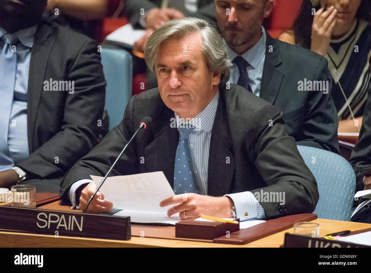 Spanisch Botschafter bei den UN römischen Oyarzun Marchesi befasst sich den Rat. Der Sicherheitsrat der Vereinten Nationen statt ein Briefing über die Umsetzung der gemeinsamen umfassenden Aktionsplans und Rat Resolution 2231 Irans Einhaltung der International ausgehandelte Vereinbarung ein Jahr nach der Formulierung im UN-Hauptquartier in New York City ist. Das Abkommen gegründet Grenzwerte für Irans Atomprogramm um sicherzustellen, dass Iran Geldbörse Kernenergie zu friedlichen Zwecken dürfen während ihrer Arbeit gegen Atomwaffen beschränkt. (Foto von Albin Lohr-Jones/Pacific Press) Stockfoto