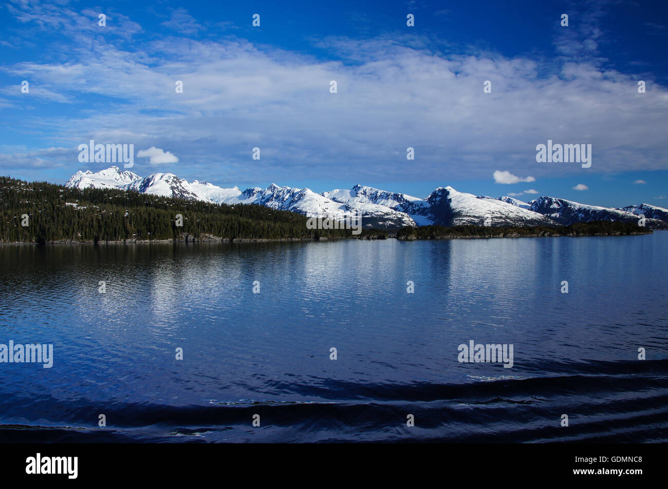 Blick auf Alaska Küste vom Boot, Stockfoto