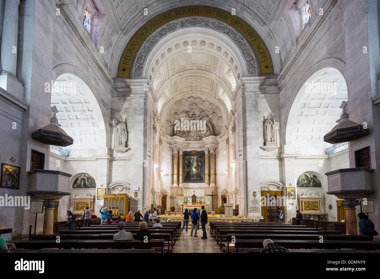 Innenraum der Basilika Antiga Em Fatima, Fatima, Santarem, Portugal, Europa, Reisen, Reise-Fotografie Stockfoto