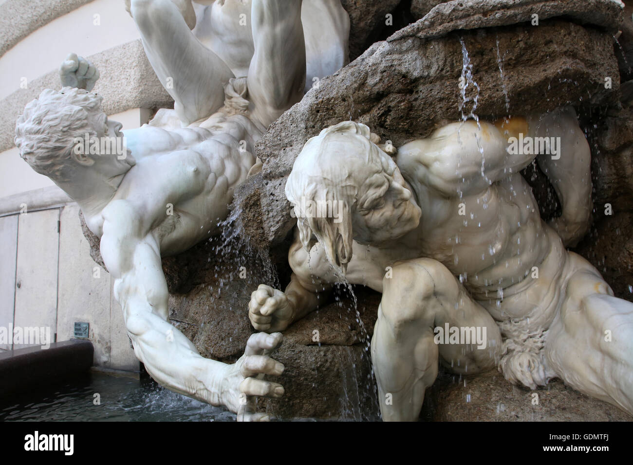 Die Kräfte auf Land-Brunnen in der Hofburg in Wien, Österreich am 10. Oktober 2014. Stockfoto