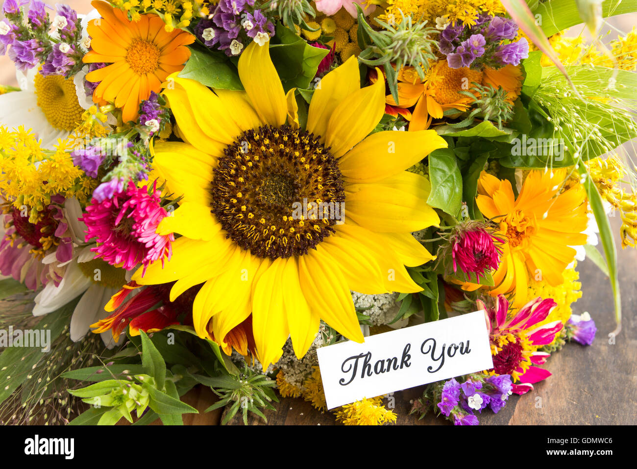 Dankeschön-Karte mit Blumenstrauß Sommer Stockfotografie - Alamy
