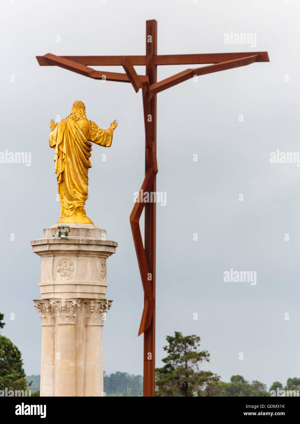 Jesus Figur auf dem Vorplatz der Basilika Antiga, Fátima, Santarem, Portugal, Europa, Reisen, Reise-Fotografie Stockfoto