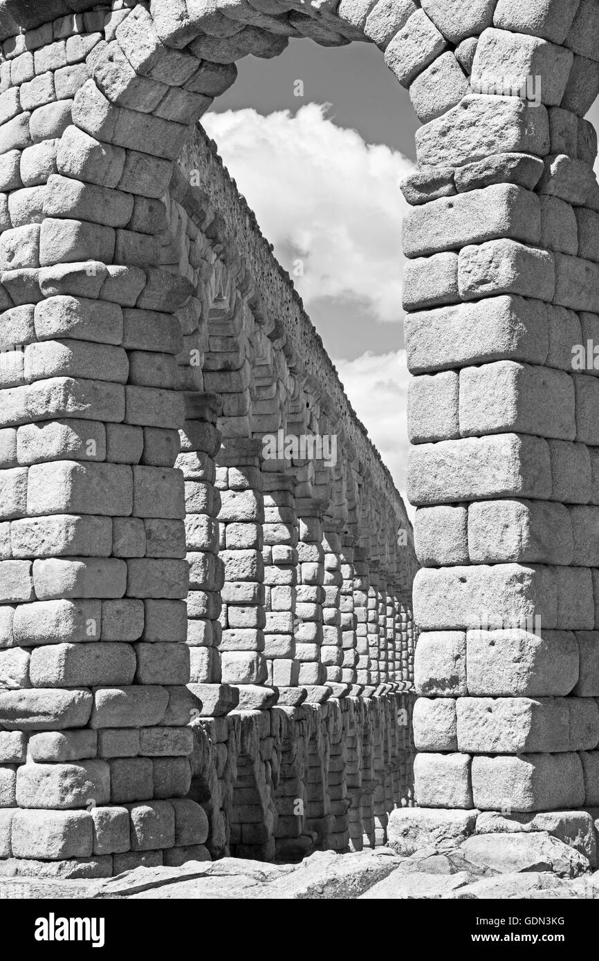 Segovia - Aquädukt von Süden. Stockfoto