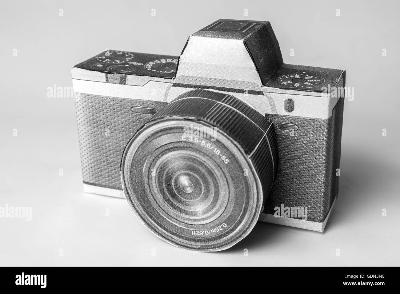 Papier alte Spiegelreflexkamera Stockfoto