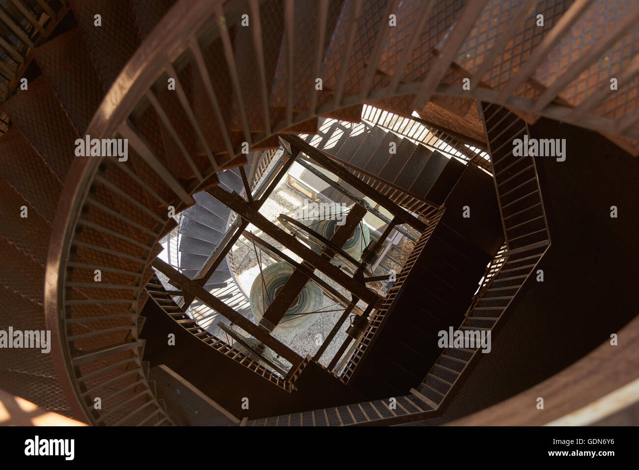Treppen in Torre dei Lamberti, einen 84 m hohen Turm in Verona, Norditalien. Es liegt in der Nähe der Piazza Delle Erbe. Stockfoto