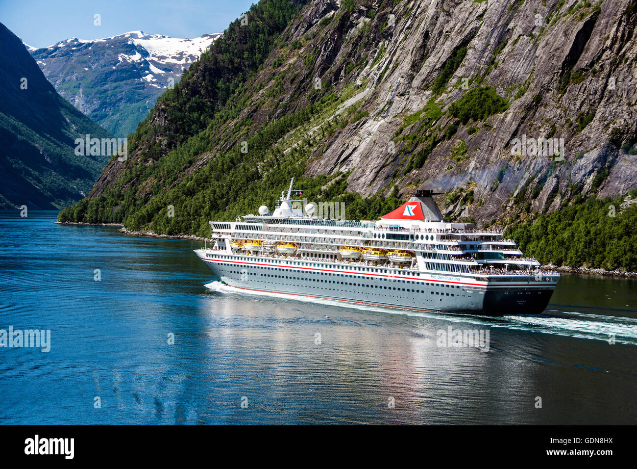 Fred Olsen Kreuzfahrtschiff Balmoral in Geirangerfjord, Norwegen Stockfoto