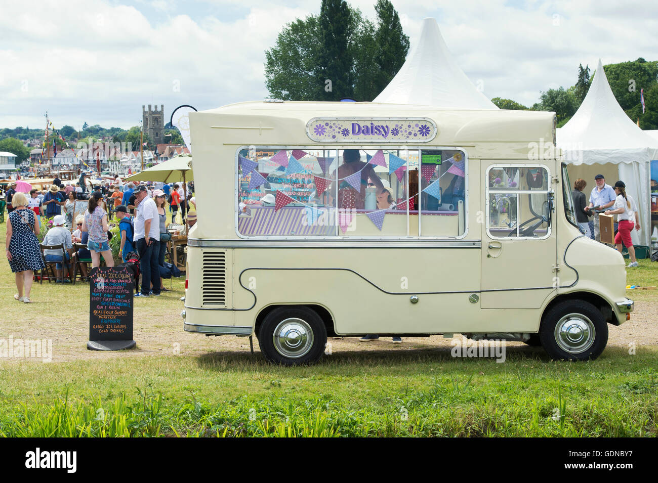 Vintage Eiswagen an der Themse traditionellen Boot Festival, Fawley Wiesen, Henley On Thames, Oxfordshire, England Stockfoto