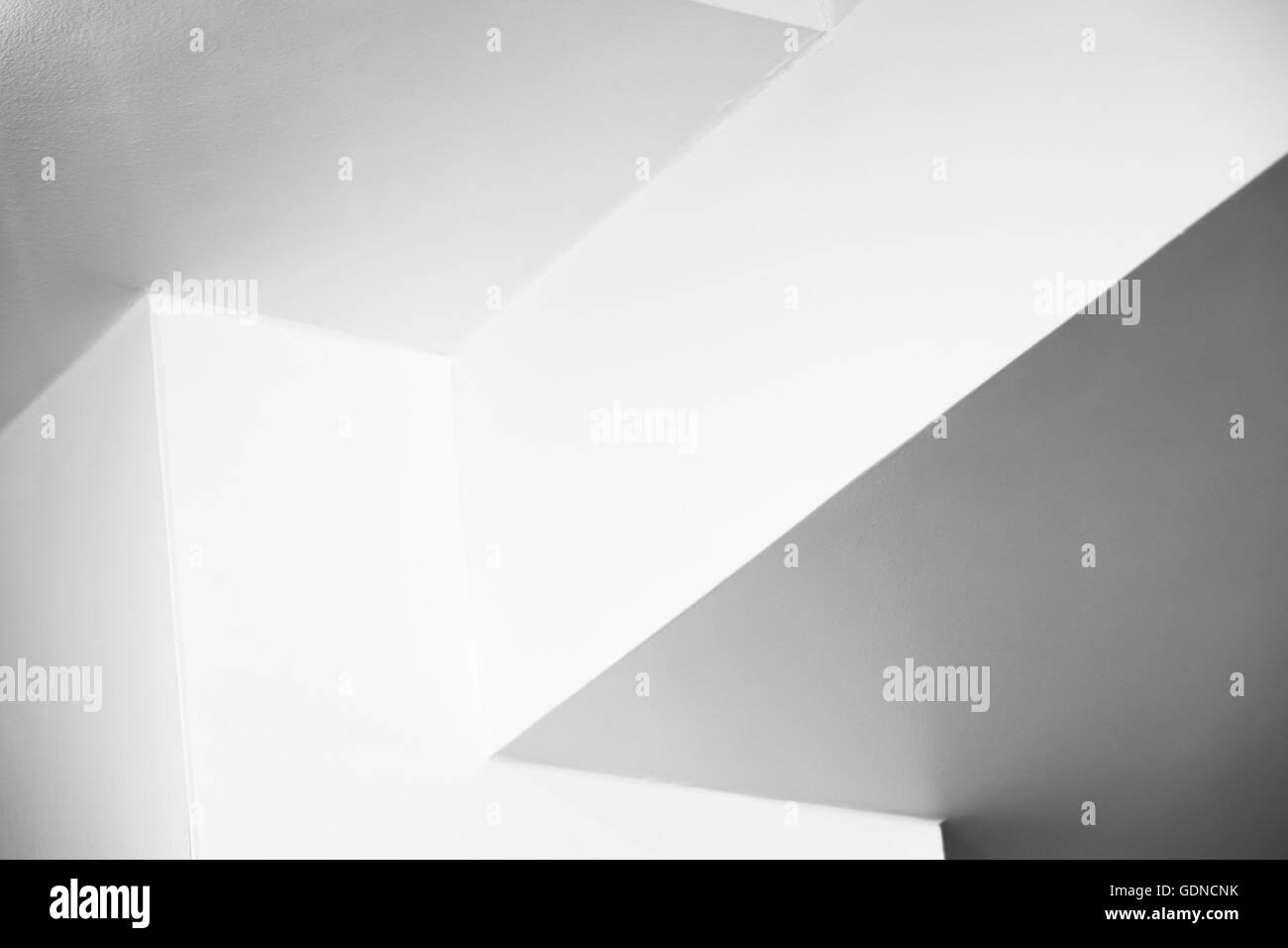 Abstrakt Architektur Hintergrund, leeren weißen Innenarchitektur mit Ecken, schwarz / weiß Foto Stockfoto