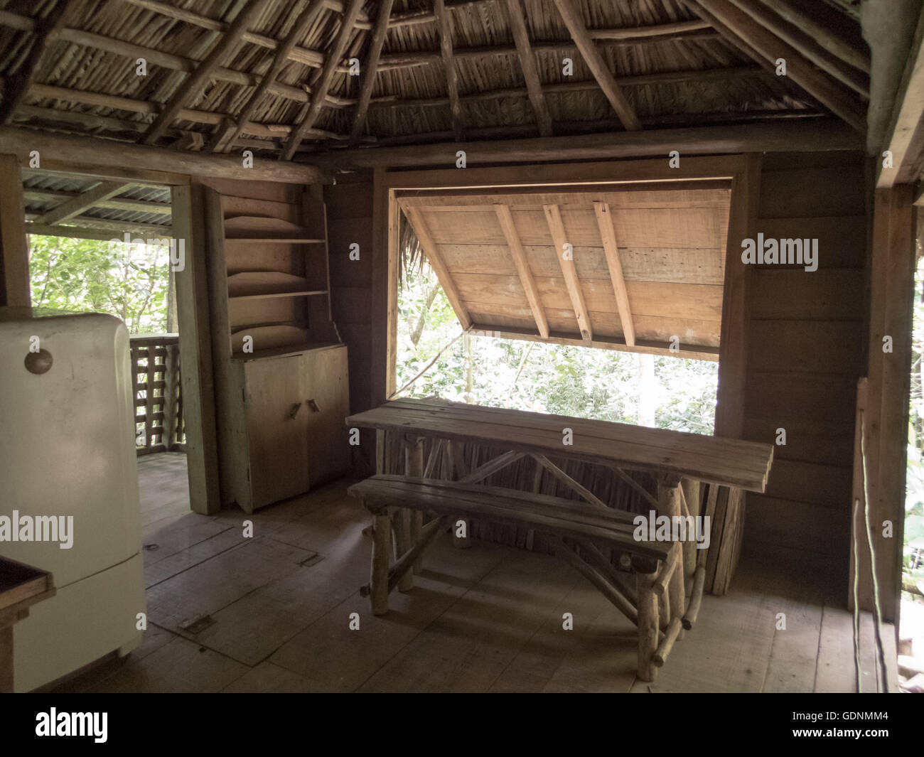 Die Küche im Casa de Fidel Castros Rebel Camp von 1958, bekannt als Comandancia De La Plata, in der "Sierra Maestra" Kuba Stockfoto