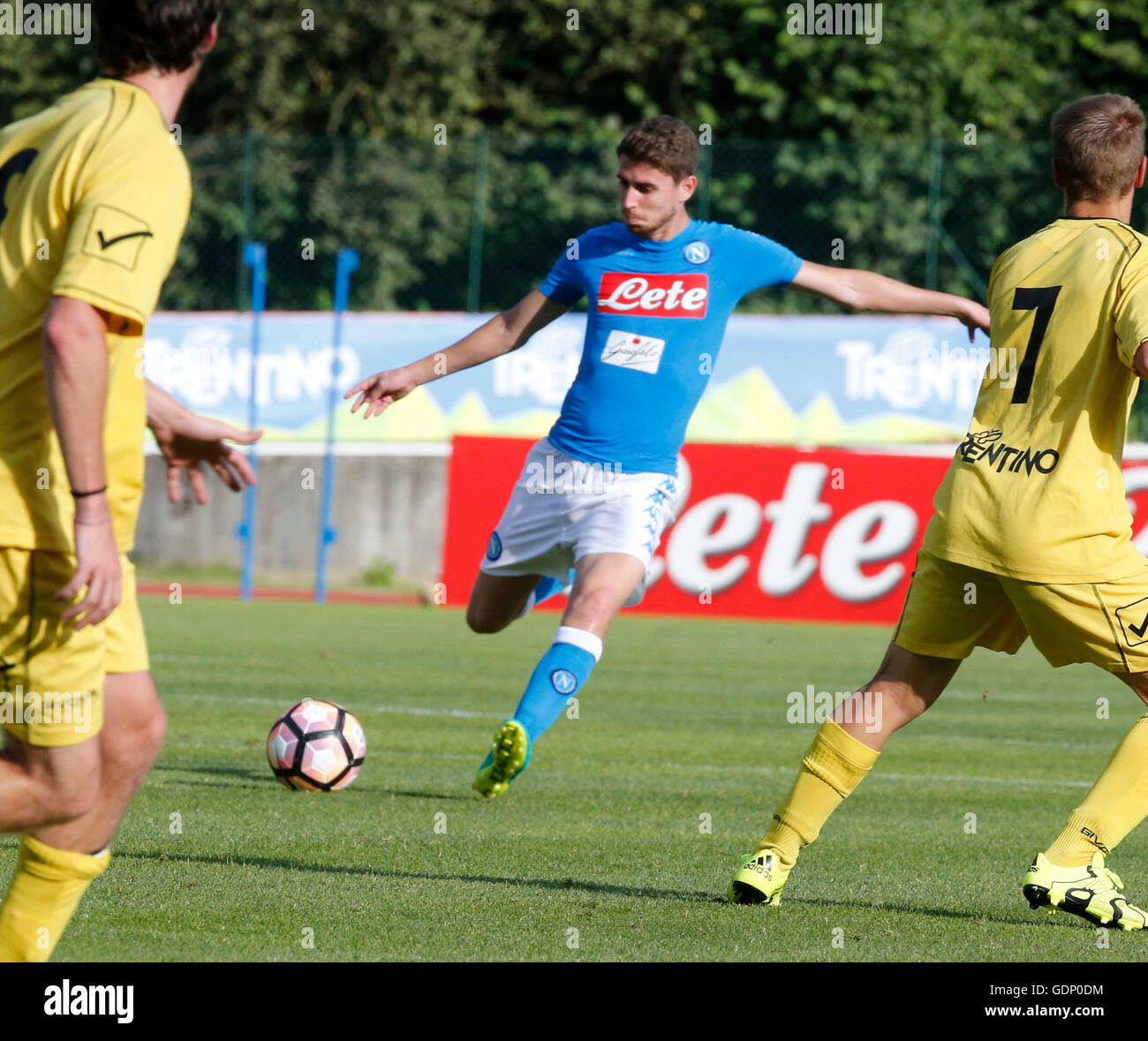 Dimaro Folgarida, Italien. 18. Juli 2016. Jorginho während Vorsaison freundlich Fußball-match zwischen SSC Napoli und Ananue in Dimaro Stadion in der Nähe von Trient. © Ciro De Luca/Pacific Press/Alamy Live-Nachrichten Stockfoto