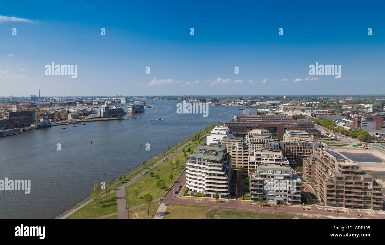 Über das IJ, die neue Tram-Turm, mit herrlichem Blick über Amsterdam. Stockfoto