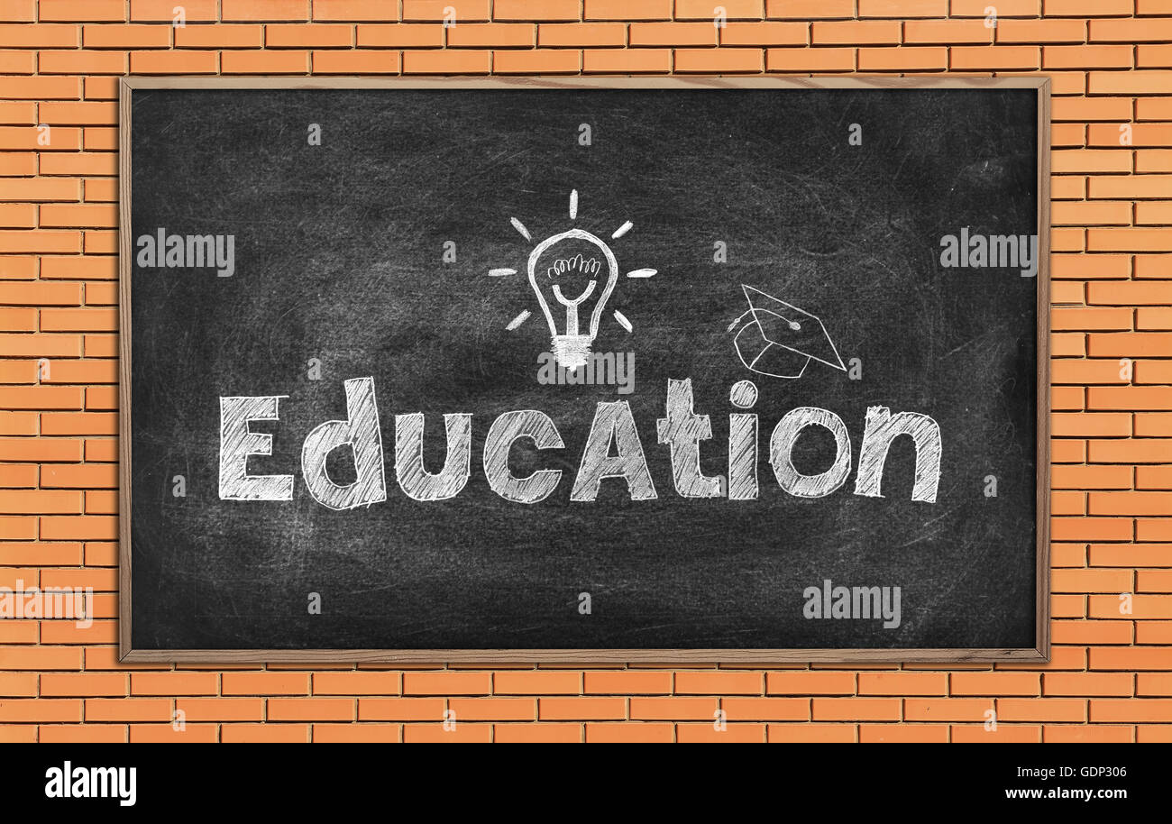 Tafel mit Zeichnung Bildung Symbol auf eine Mauer Stockfoto