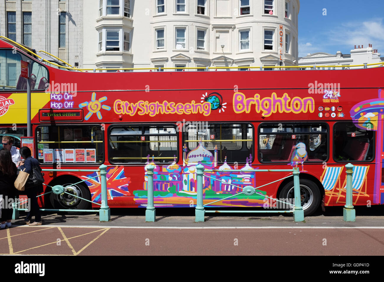 Eine Stadt Sightseeing-Bus in Brighton im Süden Englands. Stockfoto