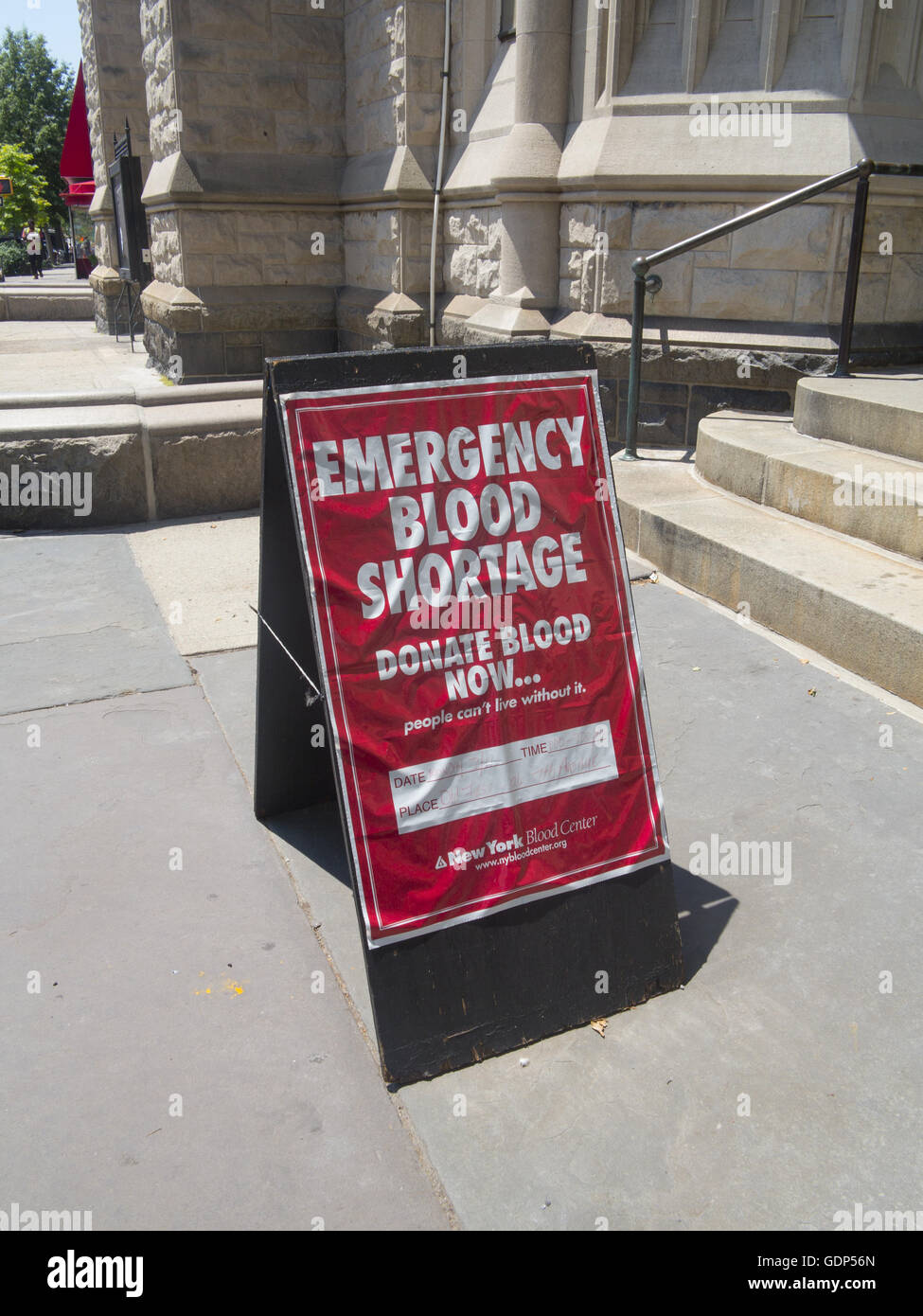Melden Sie sich Blut vor einer Kirche in Park Slope, Brooklyn, NY zu geben. Stockfoto