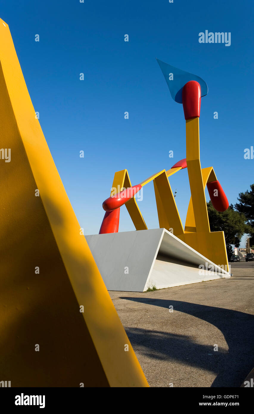 "Cerillas´ (Spiele) von Claes Oldenburg in Cardenal Vidal ich Barraquer Avenue, Barcelona, Spanien Stockfoto