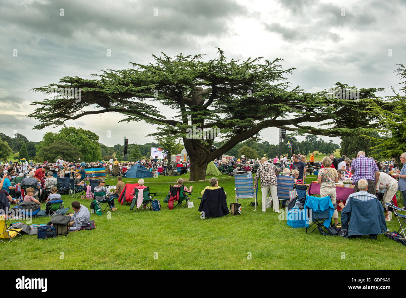 Eine patriotische Menschenmenge in Burghley Schlacht Prom Stockfoto