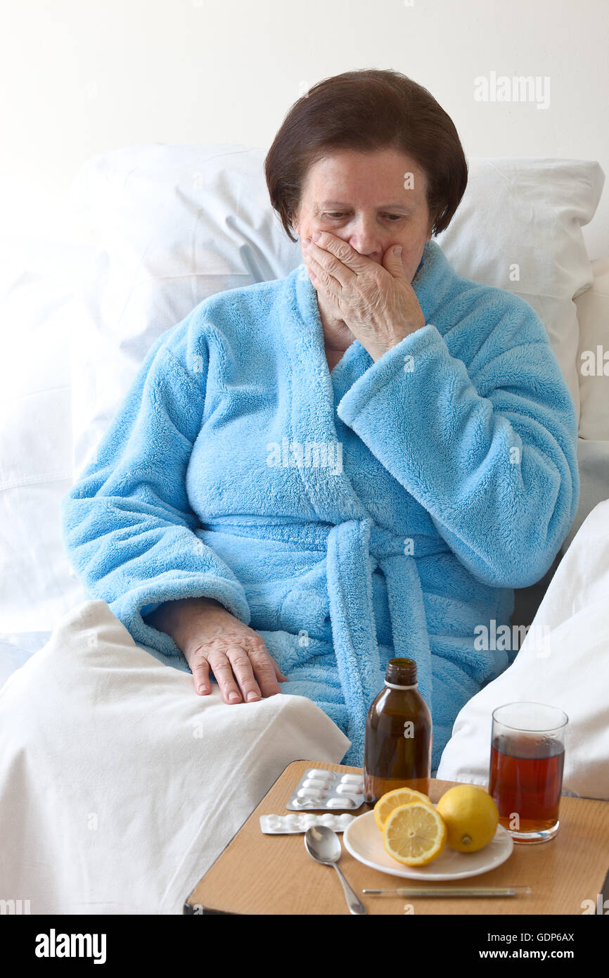 Husten Nur Abends Im Bett Husten bett -Fotos und -Bildmaterial in hoher Auflösung – Alamy