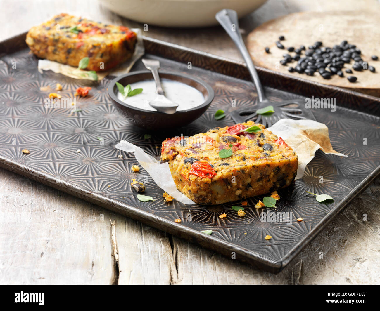 Lebensmittel, vegetarische Gerichte, Linsen, Bohnen und Butternut Braten Stockfoto