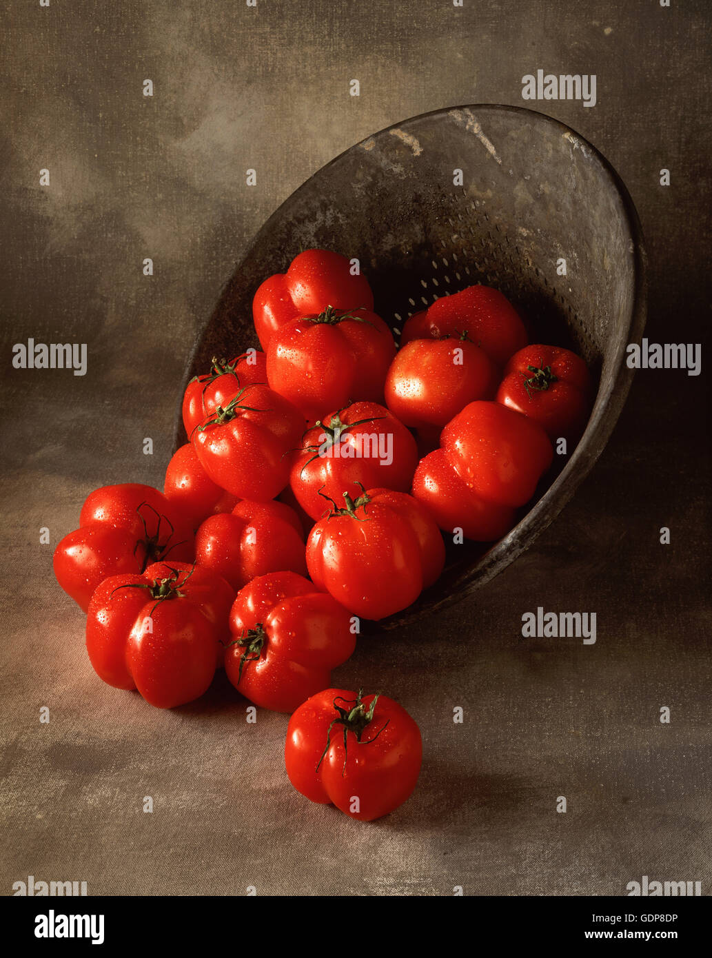 Tomaten, Verschütten von Sieb gewaschen Stockfoto