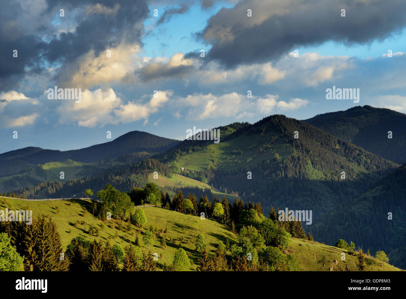 Dzembronya Dorf, Karpaten, Ivano-Frankovsk Region, Ukraine Stockfoto