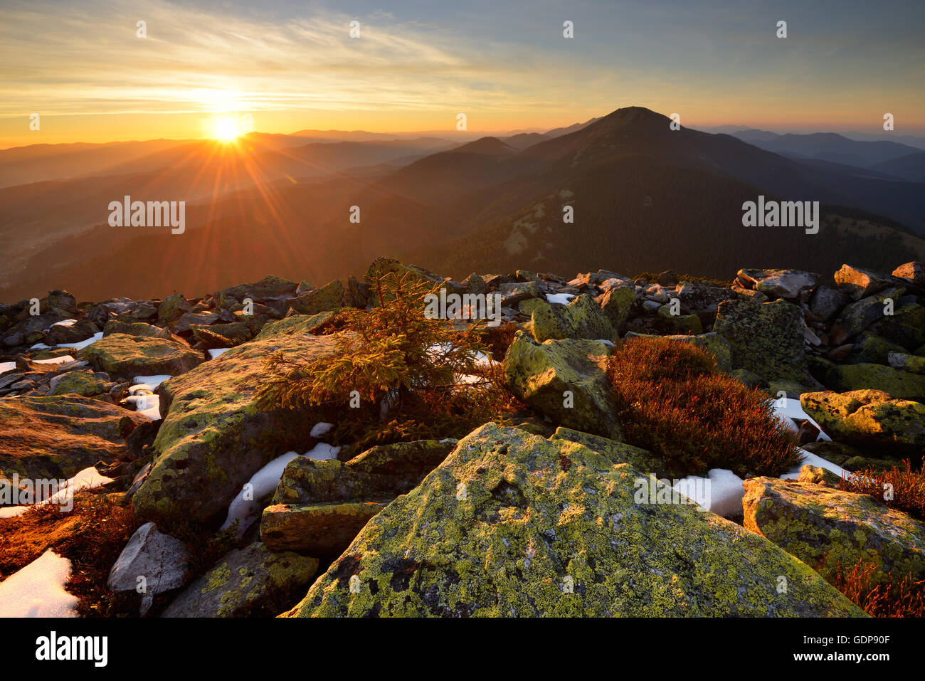 Gorgany Bergrücken, Aussicht vom Khomiak Berg, Karpaten, Frankowsk Region, Ukraine Stockfoto