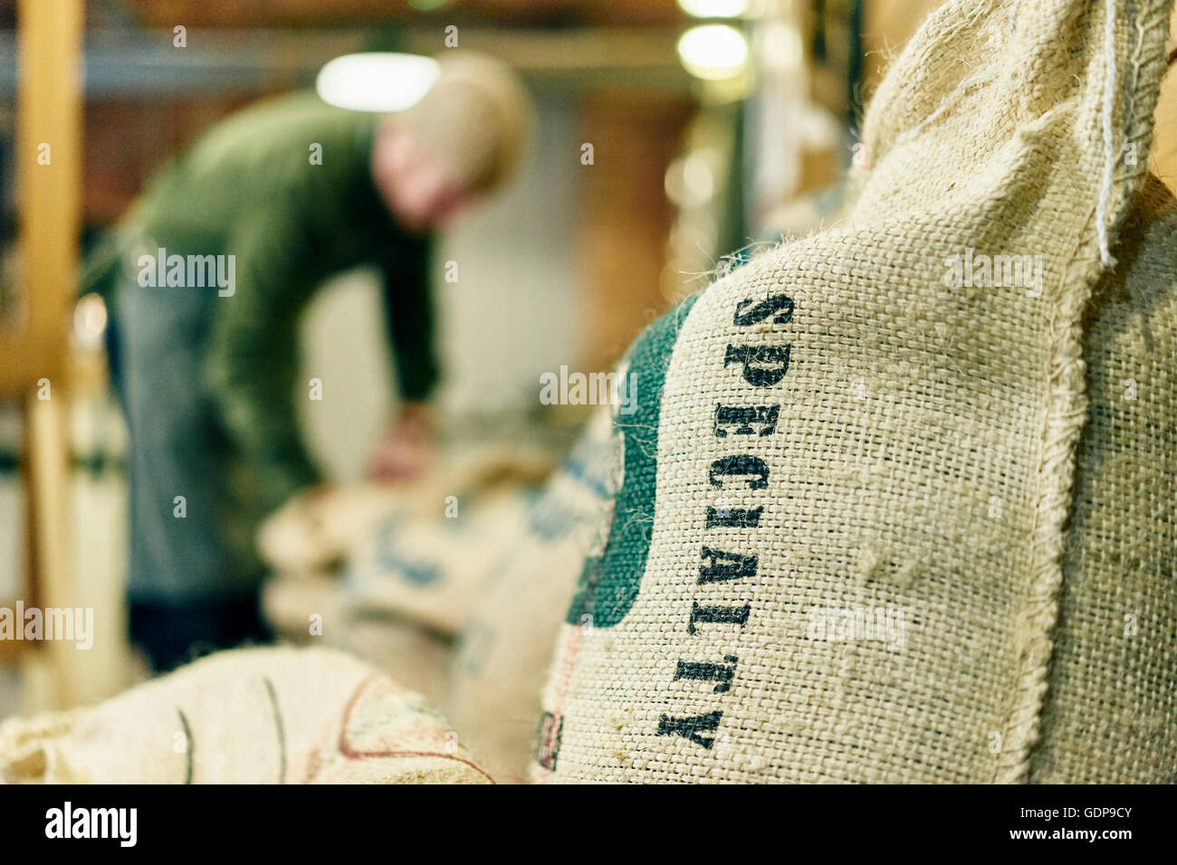 Nahaufnahme Spezialität Kaffeebohne Sack im Abstellraum Stockfoto