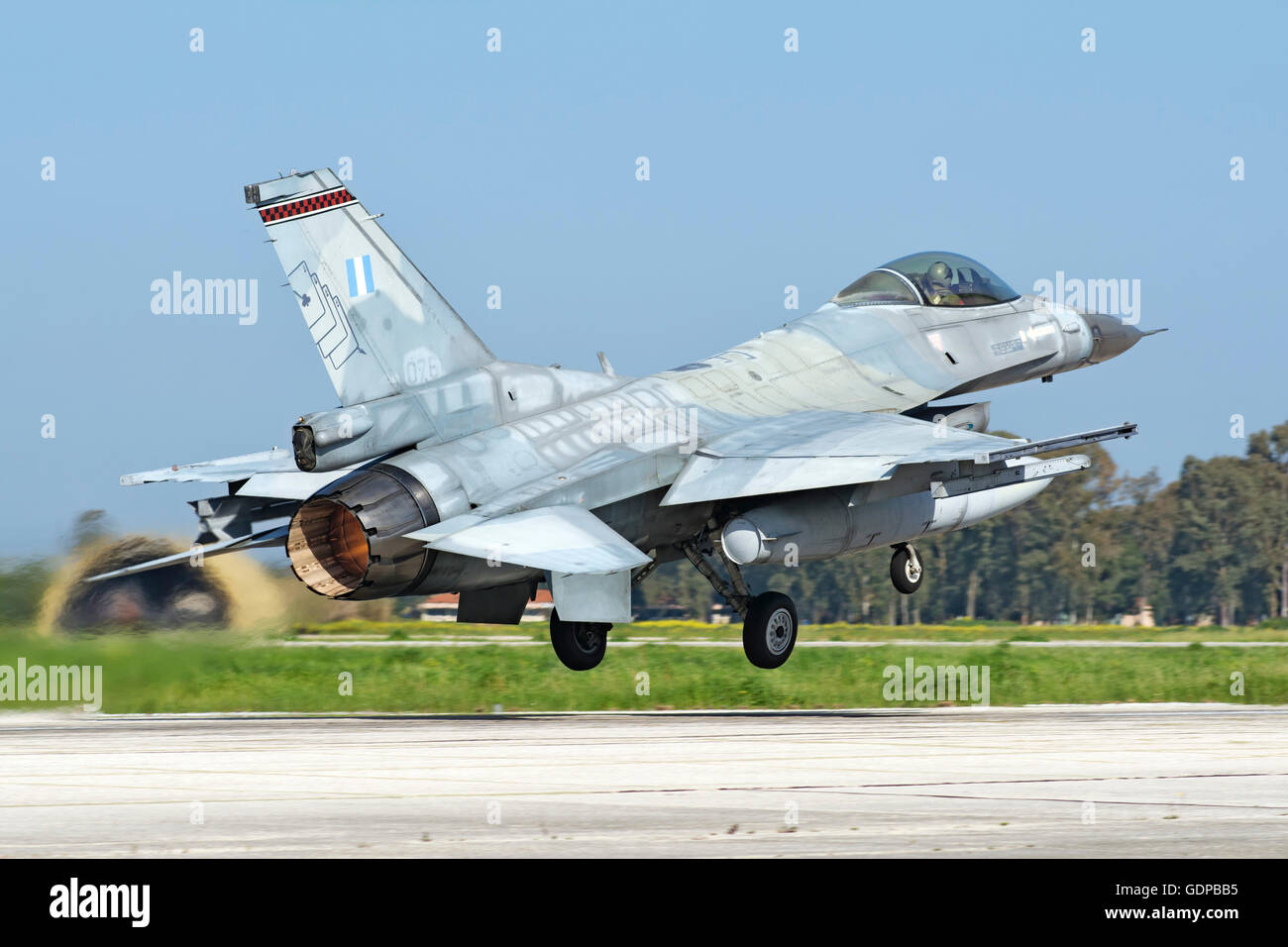 Ein Hellenic Air Force F - 16C Block 50 ausziehen aus Andravida, Griechenland, während der internationalen Übung Karaiskaki 2016. Stockfoto