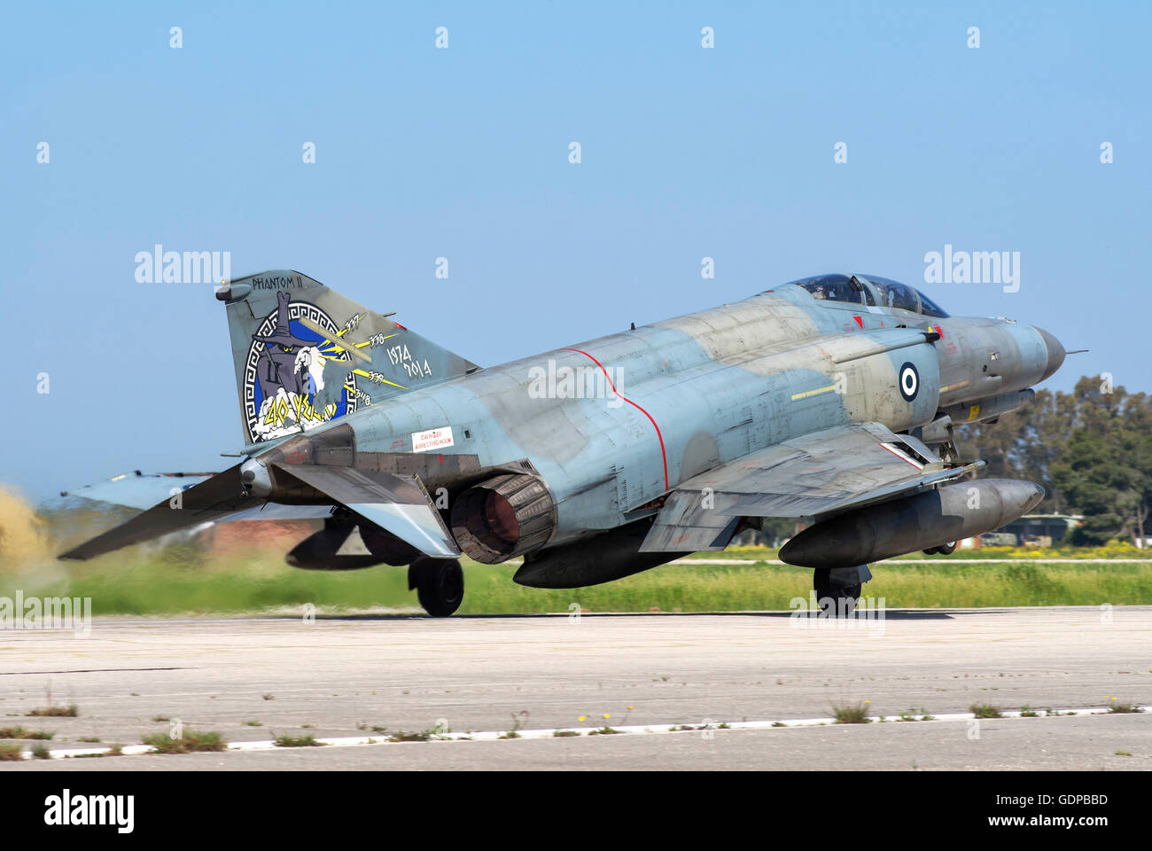 Hellenic Air Force F-4E (AUP) Phantom II von Andravida, Griechenland, während der internationalen Übung Karaiskaki 2016 ausziehen. Stockfoto