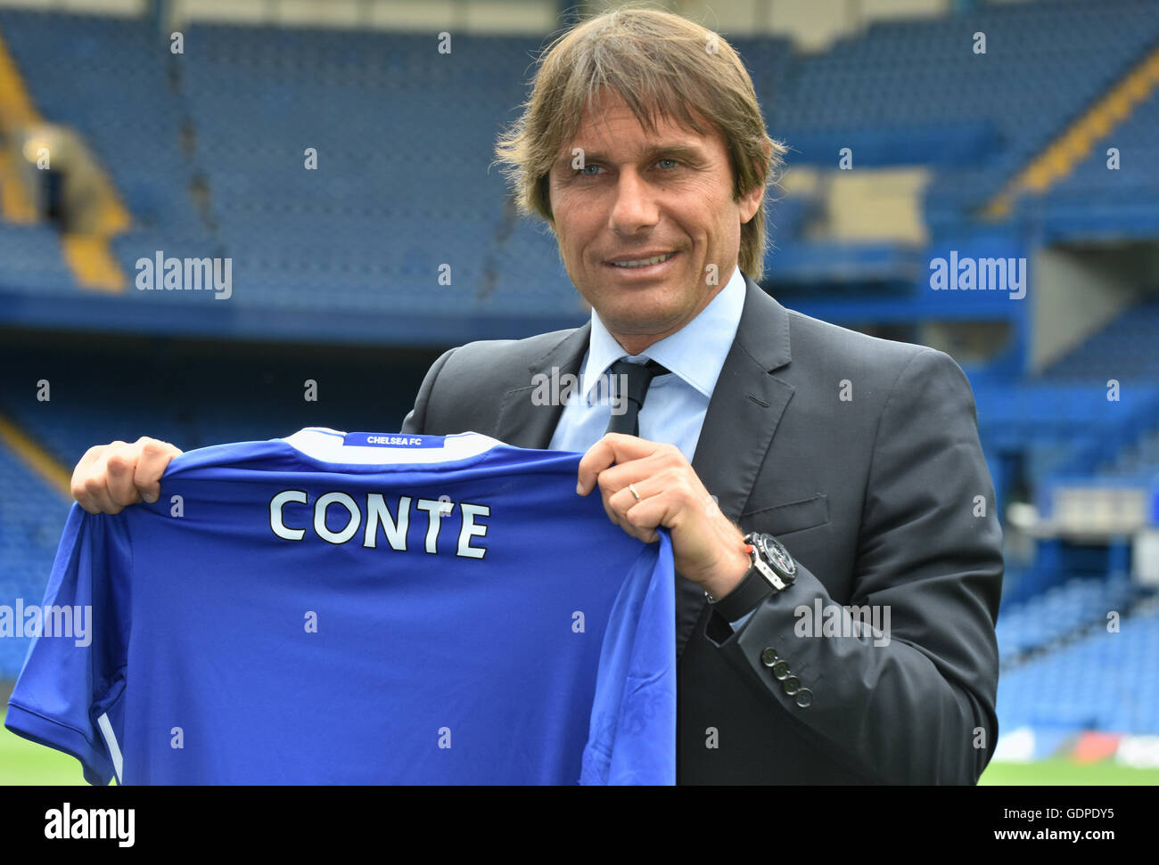 Antonio Conte, vorgestellt als der neue Manager von Chelsea, Chelsea Football Club, Stamford Bridge, London UK Stockfoto