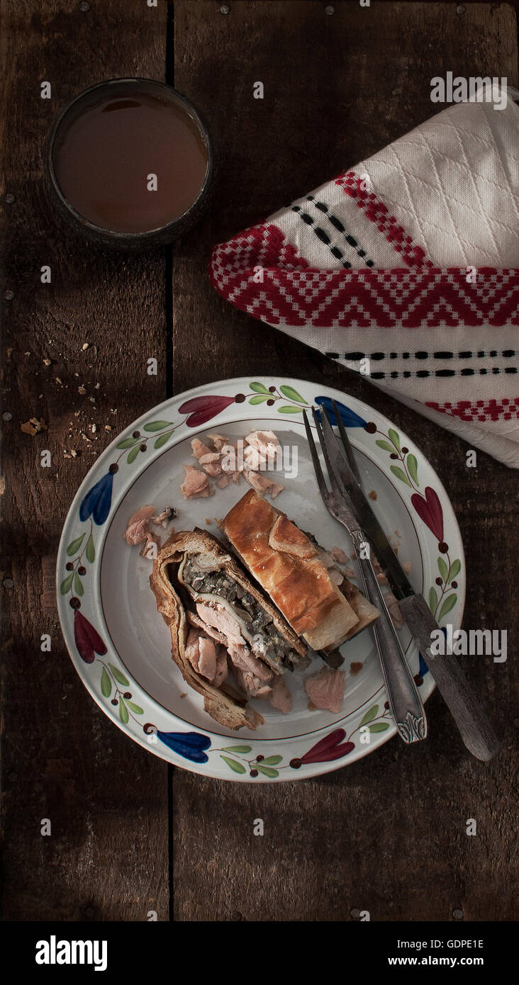 Traditionelle russische Torte mit Fisch - kulebyaca Stockfoto