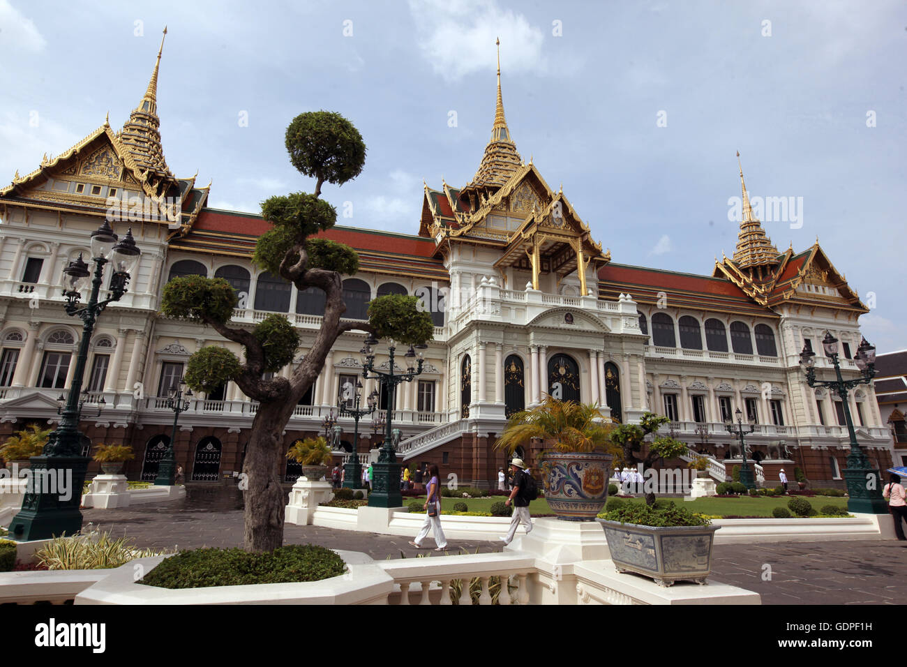 der Königspalast in der Nähe von Wat Phra Keaw in Banglamphu in der Stadt von Bangkok in Thailand in Südostasien. Stockfoto