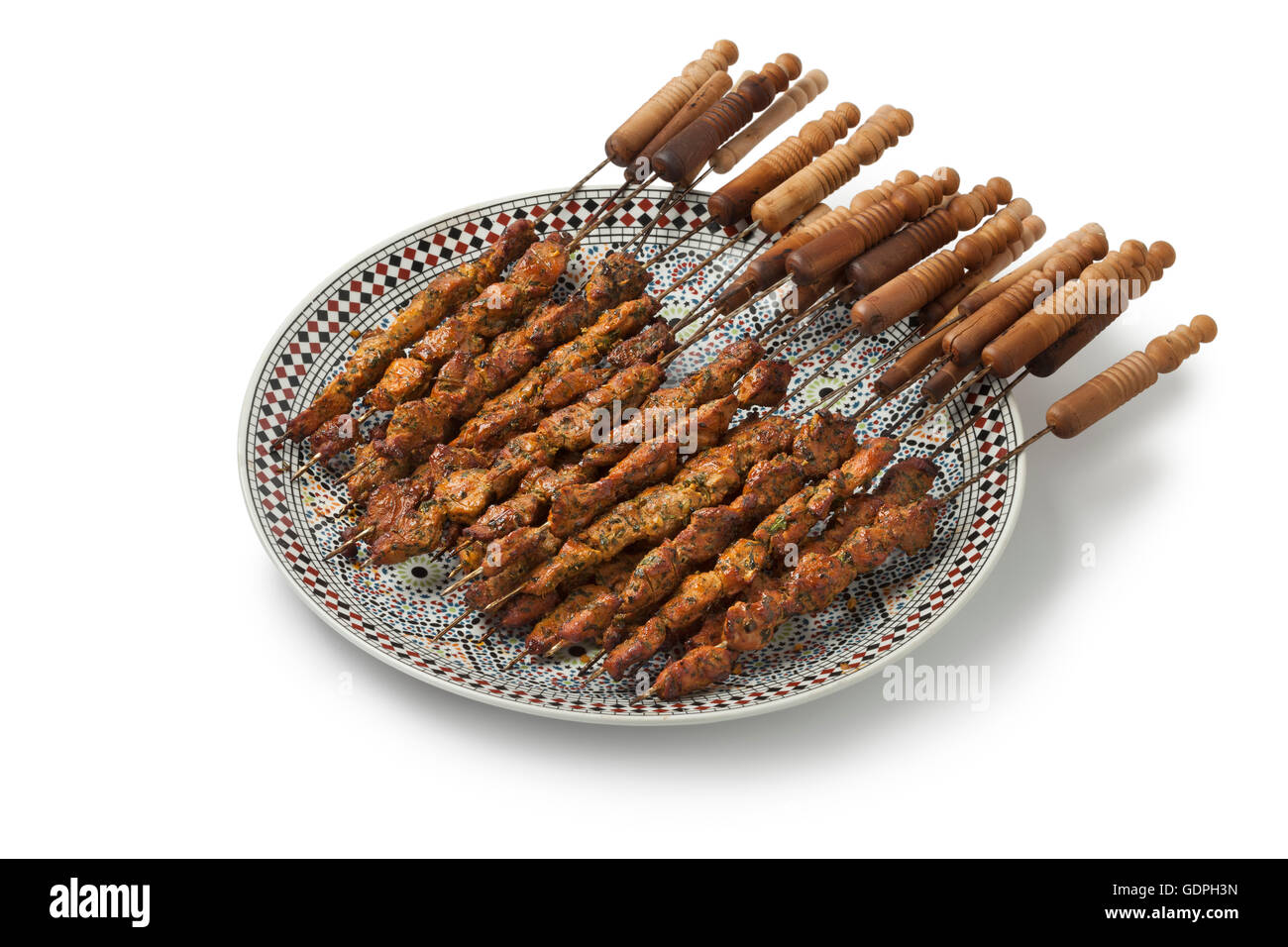 Schüssel mit marokkanischer Lamm Kebab auf weißem Hintergrund Stockfoto