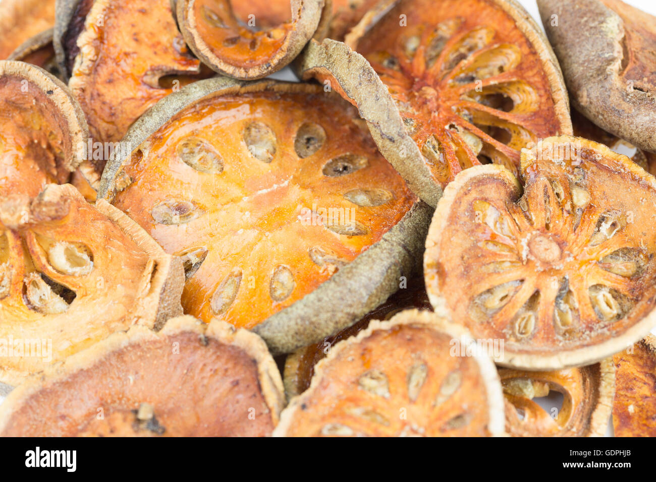 Getrocknete Aegle Marmelos, auch bekannt als bael Stockfoto