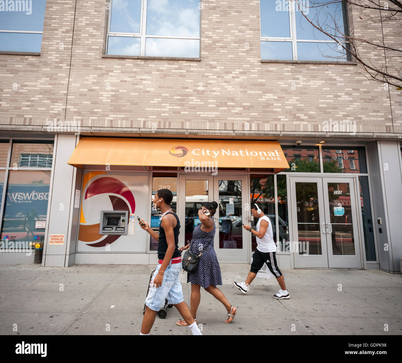 Ein Zweig der schwarz-Besitz City National Bank in Harlem in New York am Samstag, 16. Juli 2016. Nachdem ein MTV-Bürgerversammlung durch den Rapper Killer Mike Aufruf für Afro-Amerikaner, ihr Geld in Schwarz Banken einige dieser Banken im Besitz Berichten einen Zustrom von neuen Einleger. (© Richard B. Levine) Stockfoto