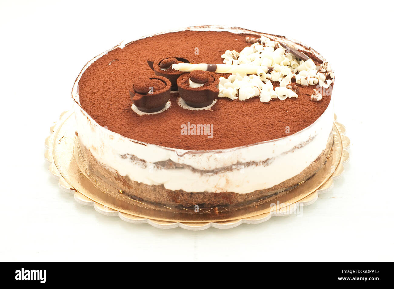 wunderbare Schokolade Kuchen mit Sahne und Pudding, Italien Stockfoto