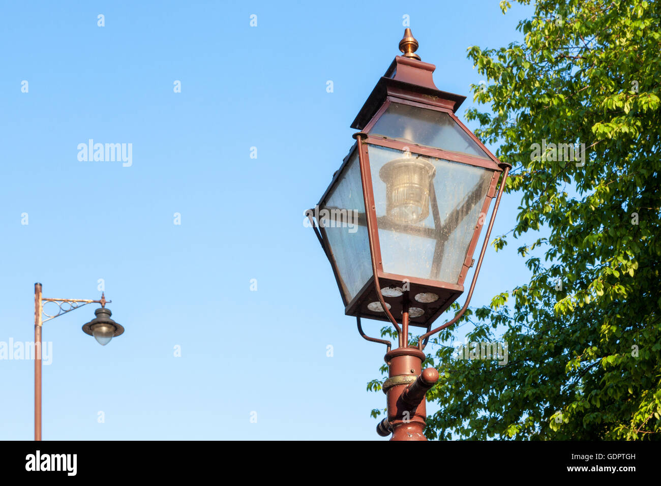 Straßenlaternen. Traditionelle alte Straßenbeleuchtung, England, Großbritannien Stockfoto