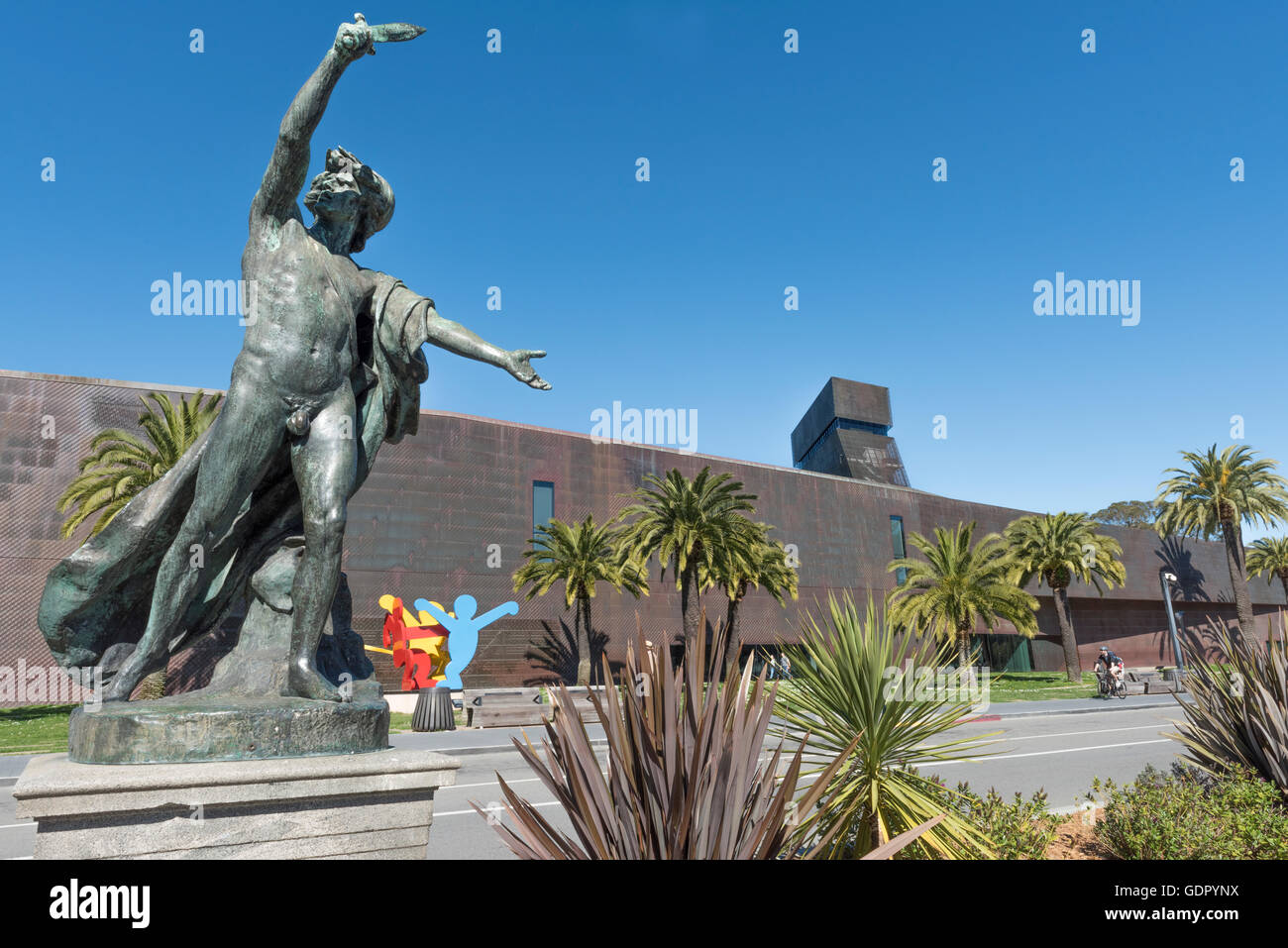 Statuen außerhalb das De Young Museum im Golden Gate Park, San Francisco, Kalifornien, USA Stockfoto