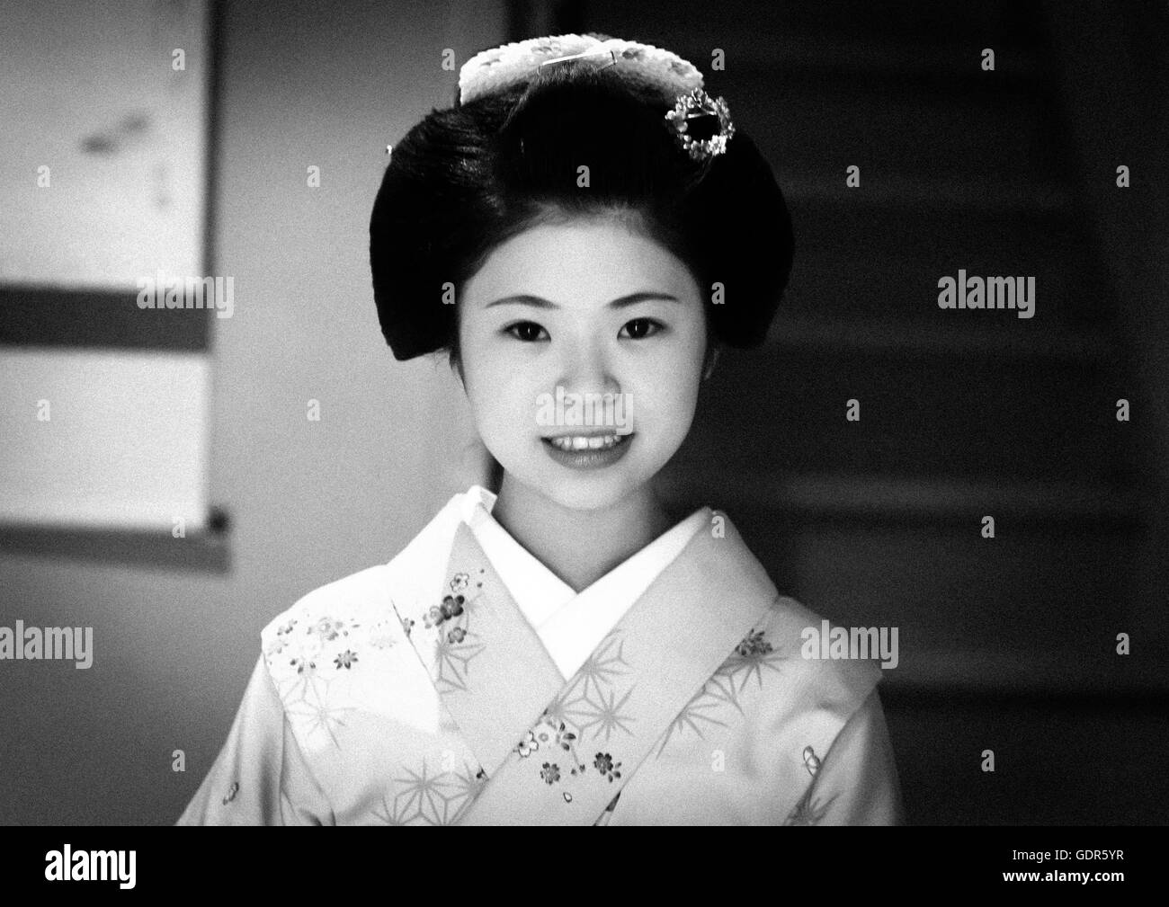 Bildnis des 16 Jahre alten Maiko genannt Chikasaya, Kansai-Region, Kyoto, Japan Stockfoto