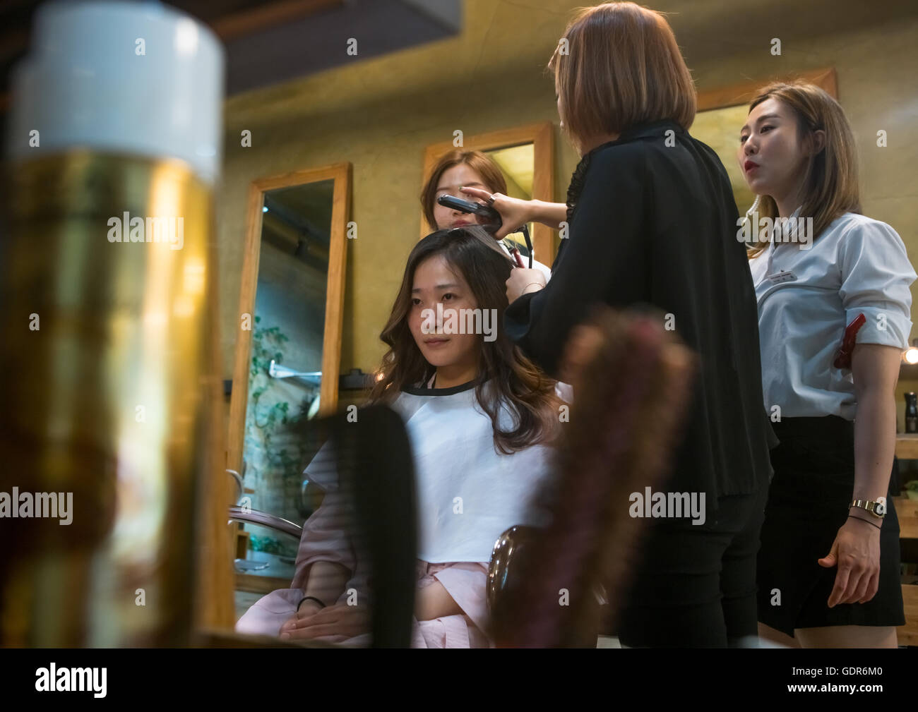 Südkoreanische Frau in einem Schönheitssalon, National Capital Area, Seoul, Südkorea Stockfoto