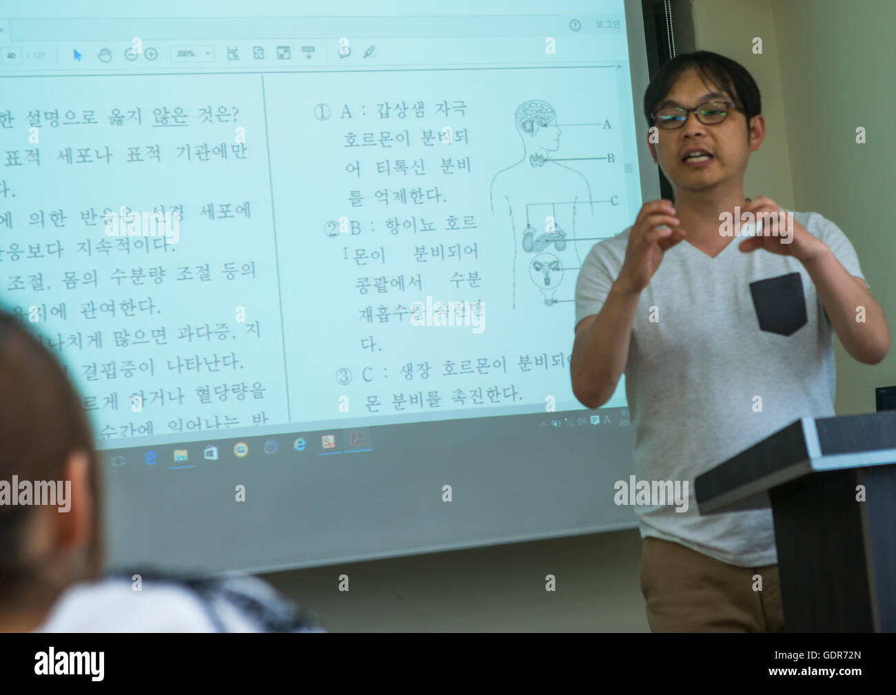 Väterlich in Yeo-Mung Schule einladend nordkoreanische Teen Überläufer, National Capital Area, Seoul, Südkorea Stockfoto