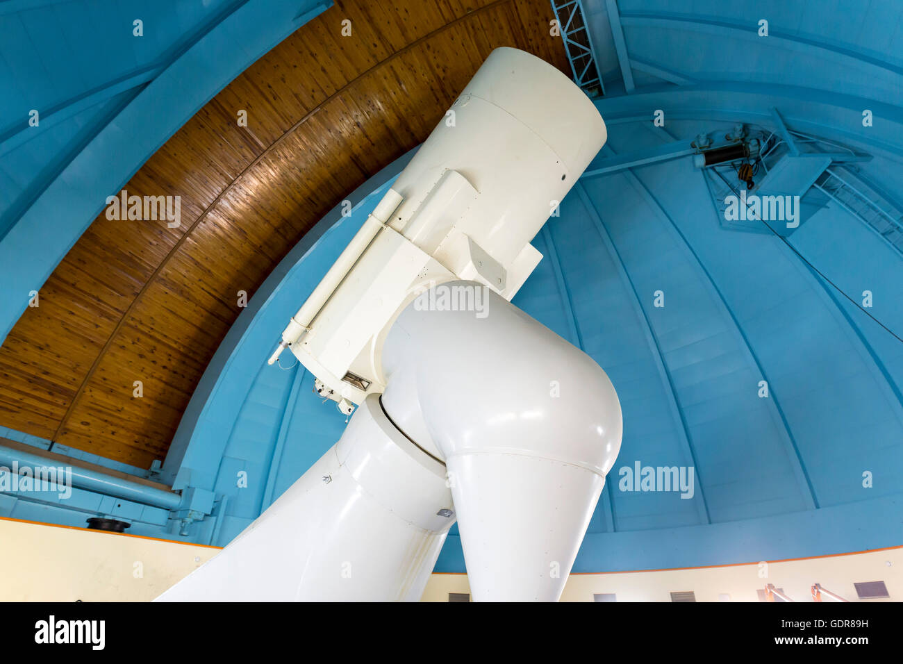 Die große professionelle Teleskop in die bulgarische nationale Sternwarte (Rozhen Observatory) von innen. 200 cm Stockfoto